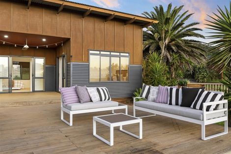 Photo of property in 333 Motutara Road, Muriwai, Waimauku, 0881