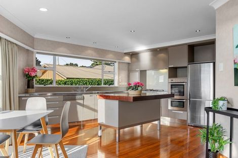 Photo of property in 410 Devon Street West, Lynmouth, New Plymouth, 4310