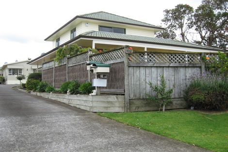 Photo of property in 2/38 Kiwi Esplanade, Mangere Bridge, Auckland, 2022