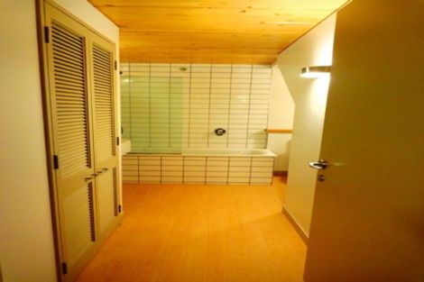 Photo of property in Stadium Garden Flats, 118/107 Thorndon Quay, Pipitea, Wellington, 6011