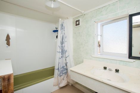 Photo of property in 28 Carnarvon Street, Gisborne, 4010