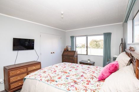 Photo of property in 22 Darlington Street, Ngatea, 3503