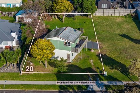 Photo of property in 20 Eruini Street, Waikanae Beach, Waikanae, 5036