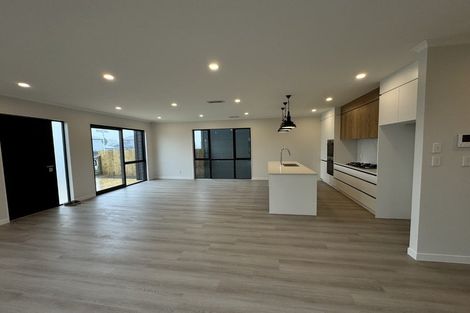 Photo of property in 17 Makenu Crescent, Wainui, 0992