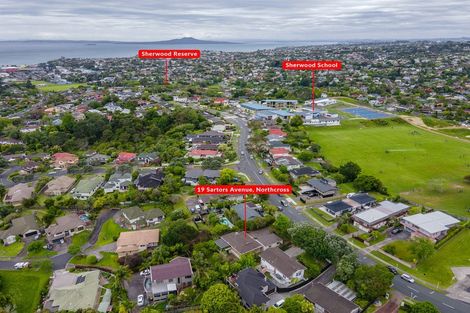 Photo of property in 19 Sartors Avenue, Northcross, Auckland, 0630