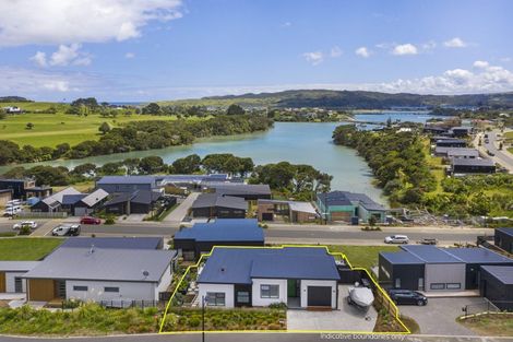 Photo of property in 5 Maataitai Road, Raglan, 3225