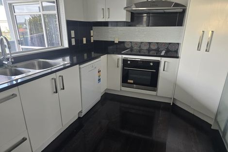 Photo of property in 18 Belleaire Court, West Harbour, Auckland, 0618