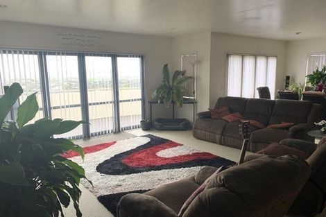 Photo of property in 1/15 Lizzie Lane, Clover Park, Auckland, 2019