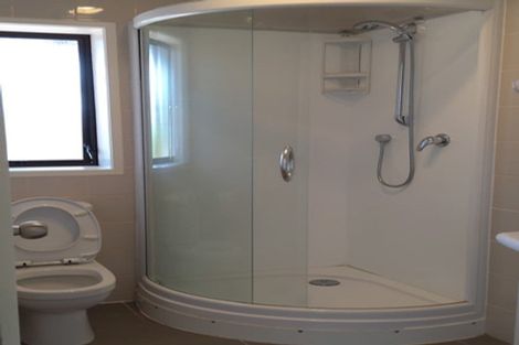 Photo of property in 13 Robin Lane, Browns Bay, Auckland, 0630