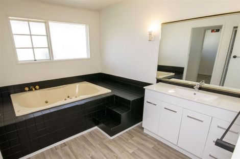 Photo of property in 8 Gibbs Drive, Woodend, 7610