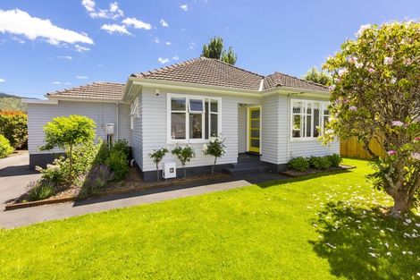 Photo of property in 32 Heretaunga Square, Silverstream, Upper Hutt, 5019