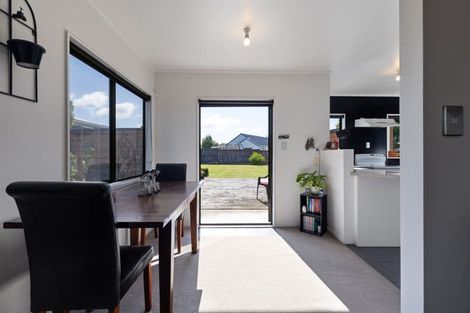 Photo of property in 16 Gladys Place, Kelvin Grove, Palmerston North, 4414