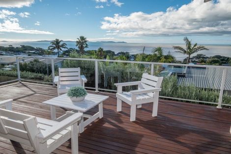 Photo of property in 11 Christine Drive, Coopers Beach, 0420