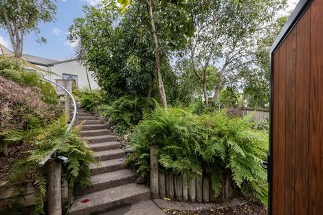 Photo of property in 2 Ritchie Place, Havelock North, 4130