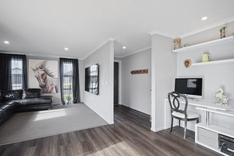 Photo of property in 4 Cook Drive, Tuakau, 2121