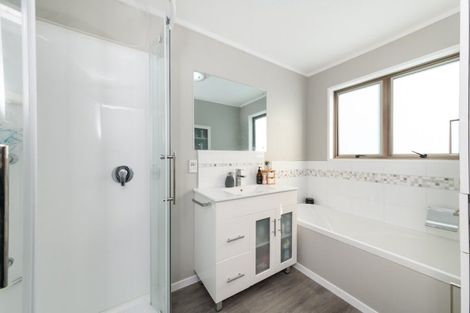 Photo of property in 24 Cedar Crescent, Feilding, 4702