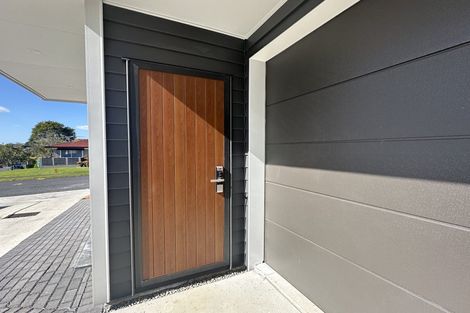 Photo of property in 25a Borrowdace Avenue, Botany Downs, Auckland, 2010