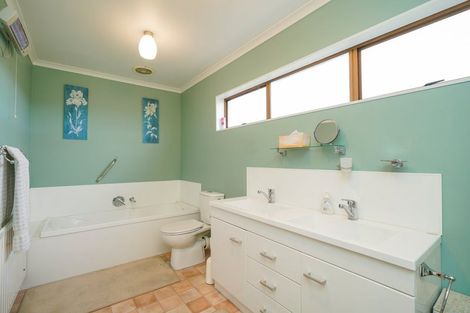 Photo of property in 74 Kildare View, Waikiwi, Invercargill, 9810