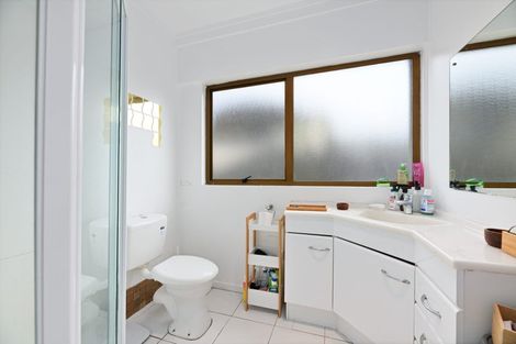 Photo of property in 4 Roberts Road, Te Atatu South, Auckland, 0610