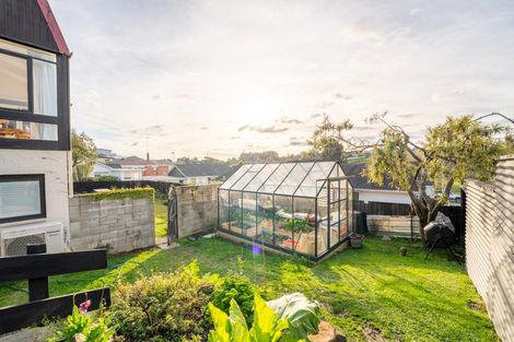 Photo of property in 82 Douglas Street, Highfield, Timaru, 7910