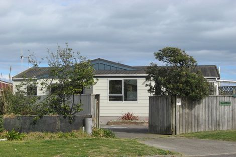 Photo of property in 24 James Street, Waikawa Beach, Manakau, 5573