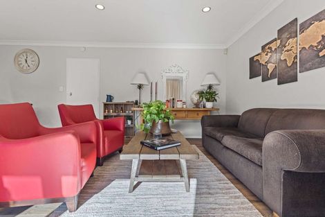 Photo of property in 16a Princes Street, Cambridge, 3434