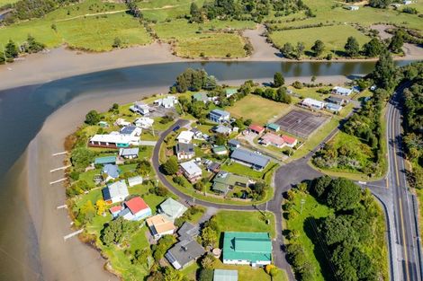 Photo of property in 2 Hills Road, Tongaporutu, Urenui, 4378