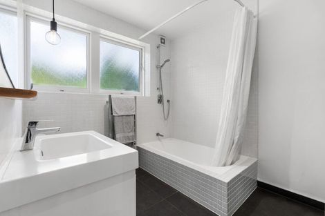 Photo of property in 2/14 Glenbush Place, Birkenhead, Auckland, 0626