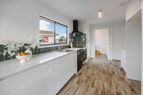Photo of property in 53 Burundi Avenue, Clendon Park, Auckland, 2103