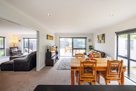 Photo of property in 5 D'urville Place, Kelvin Grove, Palmerston North, 4414