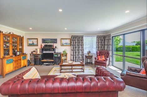 Photo of property in 2 Ivy Lane, Ohau, Levin, 5570