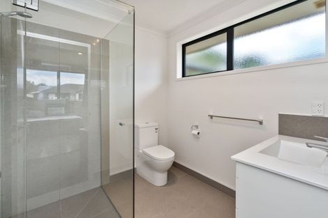 Photo of property in 12 Resolution Place, One Tree Point, 0118