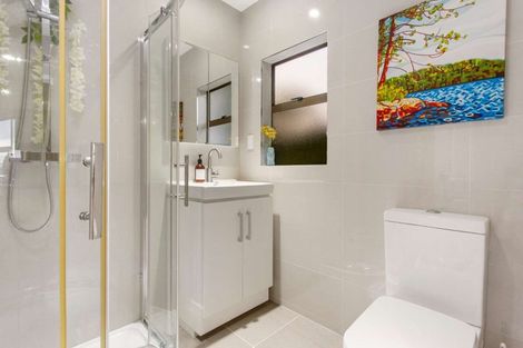 Photo of property in 16 Lucas Place, Weymouth, Auckland, 2103