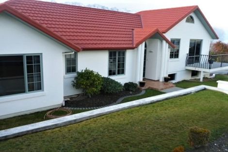 Photo of property in 49 Cedar Drive, Kelvin Heights, Queenstown, 9300