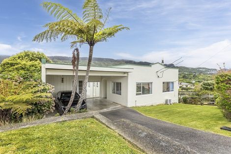 Photo of property in 5 Te Reinga View, Tawa, Wellington, 5028