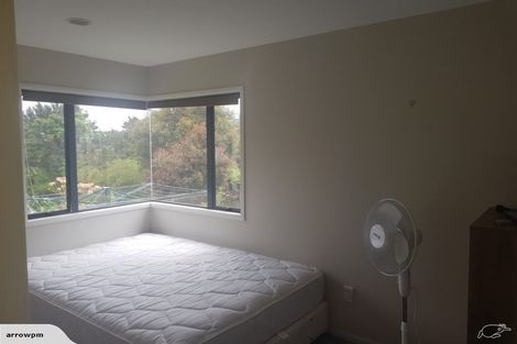 Photo of property in 31 Lorikeet Place, Unsworth Heights, Auckland, 0632