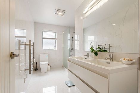 Photo of property in 21 Tawa Place, Orewa, 0931