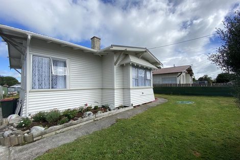 Photo of property in 9 Preston Street, Eltham, 4322