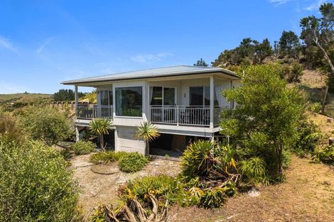 Photo of property in 105 Cable Bay Block Road, Cable Bay, 0420