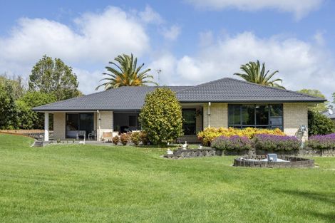 Photo of property in 14 Applemoors Way, Riverhead, 0820