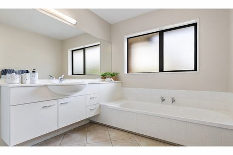 Photo of property in 17 Sutton Place, Dallington, Christchurch, 8061