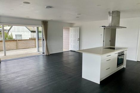 Photo of property in 10 Bill Phillip Place, Clendon Park, Auckland, 2103