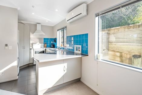 Photo of property in 29 Stewart Drive, Newlands, Wellington, 6037