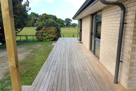 Photo of property in 32 Manaia View Road, One Tree Point, 0118