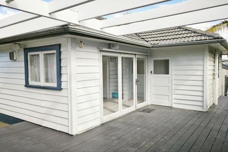 Photo of property in 216 Te Atatu Road, Te Atatu South, Auckland, 0610