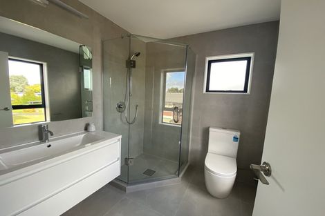 Photo of property in 32a Tupaki Place, Pakuranga Heights, Auckland, 2010