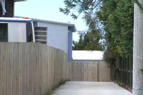 Photo of property in 9a Park Avenue, Northcote, Auckland, 0626