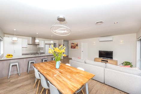 Photo of property in 6 Lockyer Road, Kumeu, 0810