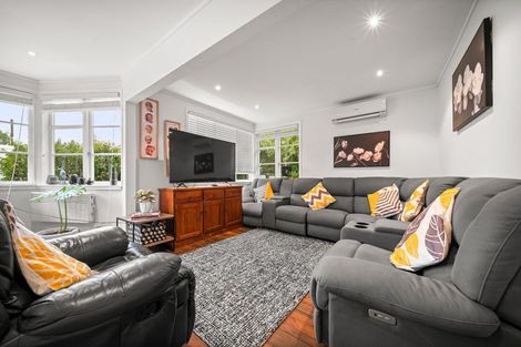 Photo of property in 121 Fairview Avenue, Fairview Heights, Auckland, 0632