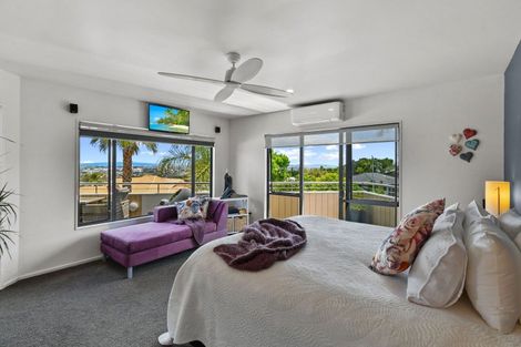 Photo of property in 6 Ribbonwood Crescent, Goodwood Heights, Auckland, 2105